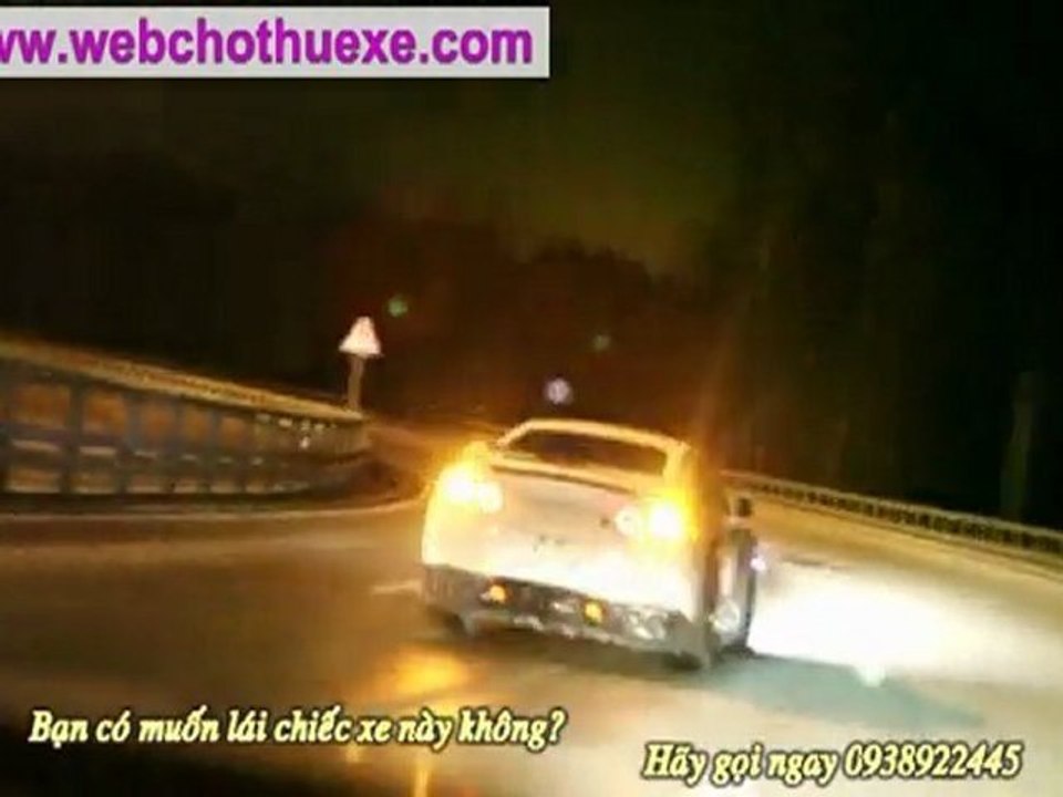 Siêu xe Bugatti Veyron đua cùng siêu xe Nissan GT R ngay trên đường phố vào buổi đêm, sao không b5 bắt nhỉ?