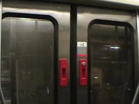 MI84 : Signal sonore et fermeture des portes à Marne La Vallée Chessy sur la ligne A du RER