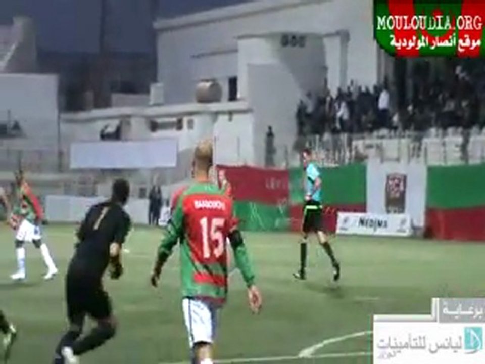 l'ambiance des gradins et interview de Kamel Bouhelal