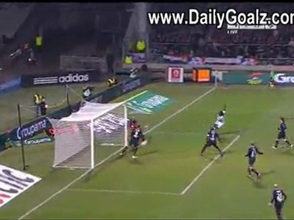 www.dailygoalz.com - but de Bafetimbi Gomis Lyon vs PSG 1-1