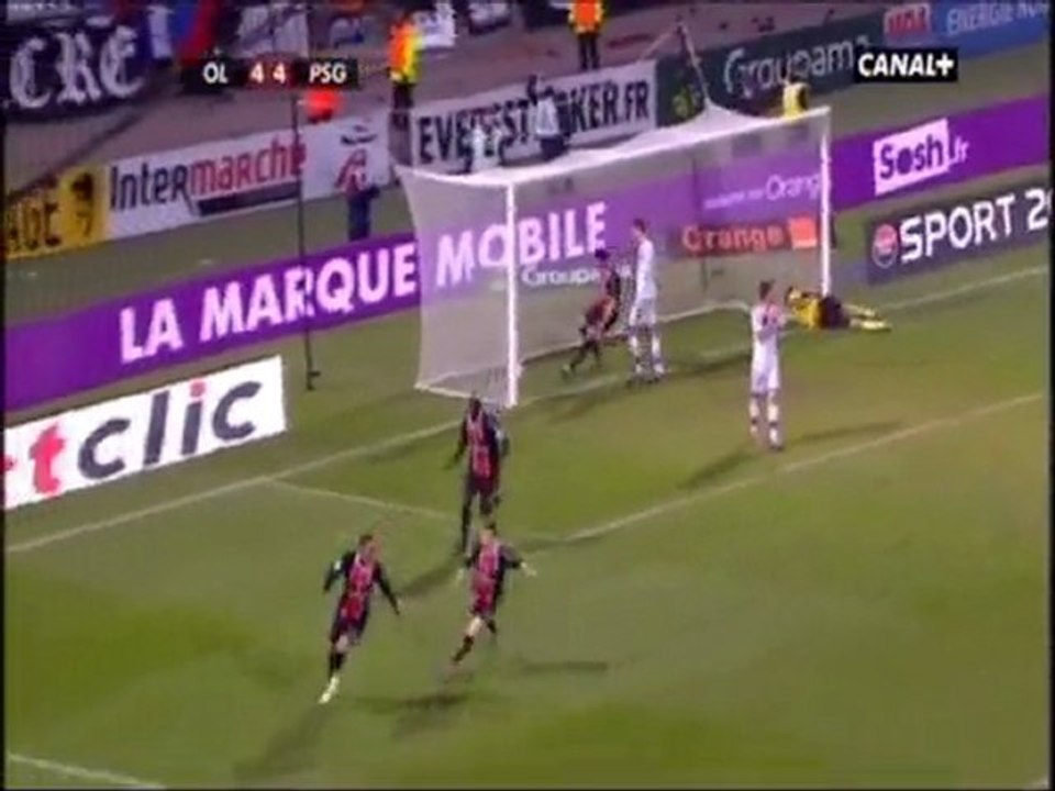 But de la tête de Guillaume HOARAU (LYON vs PSG 4-4)