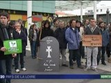 Manifestation contre la loi sur la taxation des semences fermières - La Roche-sur-Yon le 25-02-12 - Reportage France 3