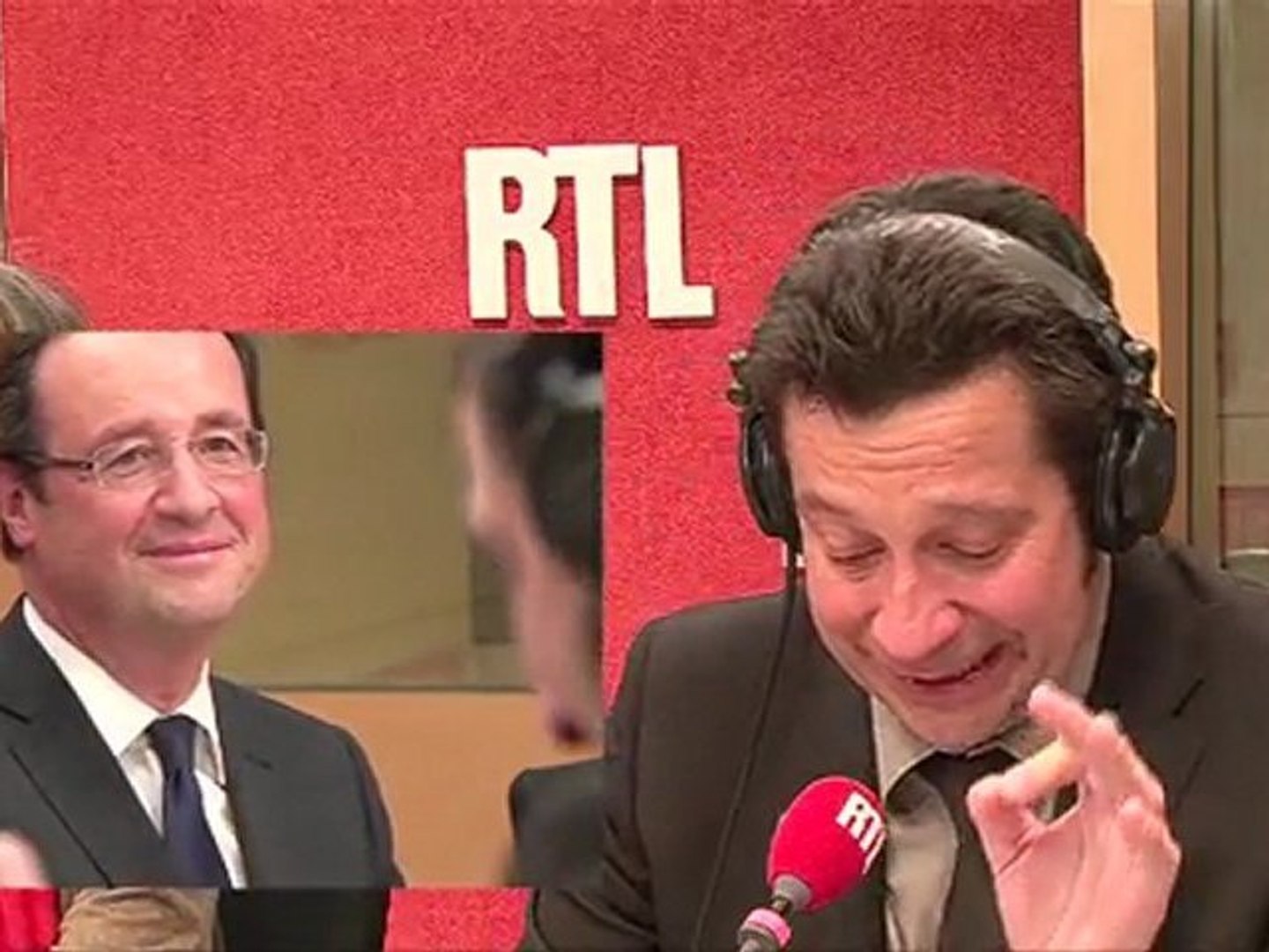 Laurent Gerra Imite Hollande Avec Son Casque La chronique de Laurent Gerra devant François Hollande - Vidéo Dailymotion