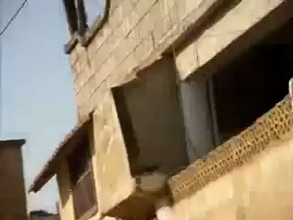 فري برس  الأتارب المحتلة   محلات السوق المفتوحة بعد نهبها والخراب الذي خلفته عصابات الأسد 24 2 2012