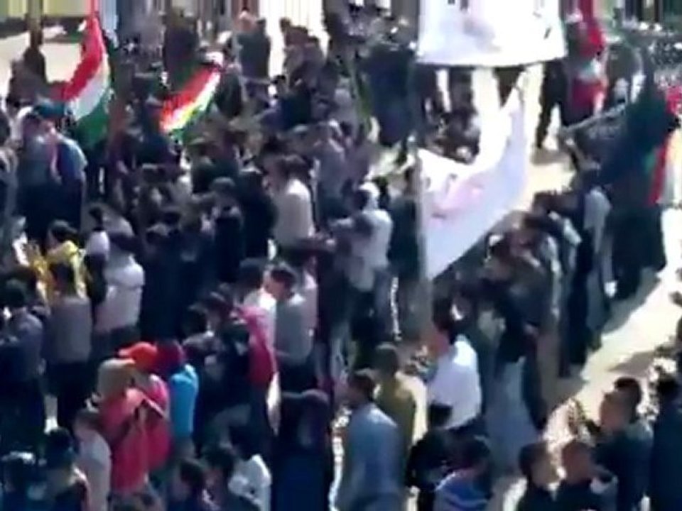 فري برس  قامشلو العنترية   مظاهرة جمعة سننتفض لأجلك بابا عمرو  24 2 2012