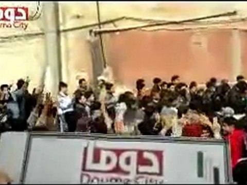 فري برس ريف دمشق دوما مقطعين من مظاهرة جامع المنفوش 24 2 2012