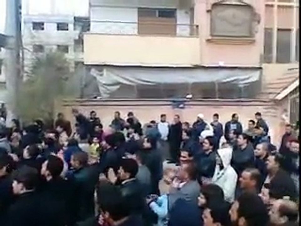 فري برس  ريف دمشق  دوما مظاهرة حاشدة إنطلقت من مسجد الهدى 24 2 2012