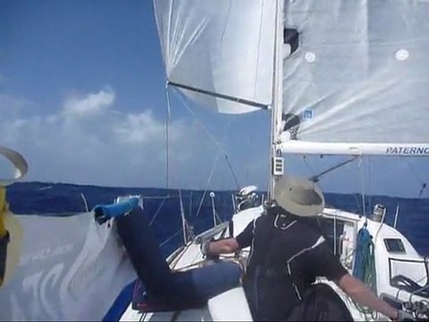 9 février : Bertrand à la barre d'ENKI sous spi