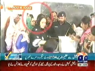 PPP candidate Waheeda Shah ki Badmashi....zamni election 25-02-2012