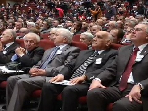 Demirören alacaklarını hibe ediyor