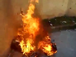 فري برس   حمص باب هود رفض الثوار  لمعونات الانسانية 25 2 2012