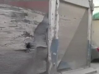 فري برس   حمص الخالديه آثار سقوط قائف الهاون 24 2 2012