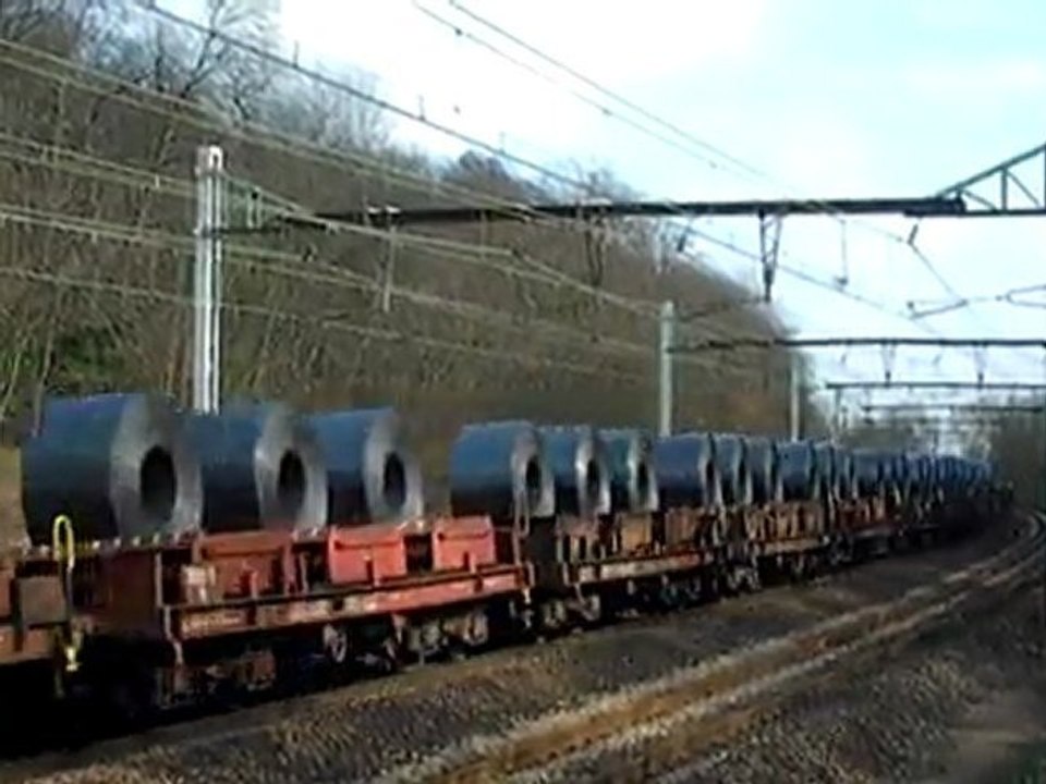 Train de Fret à Chamarande tire par BB 26000