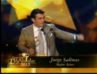 Jorge Salinas recibiendo el premio! (TV y Novelas 2012) por LQNPA