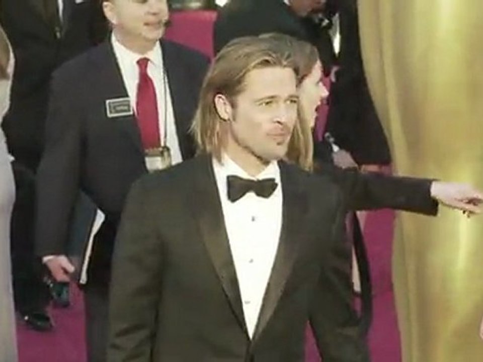 Nominados desfilan por alfombre roja