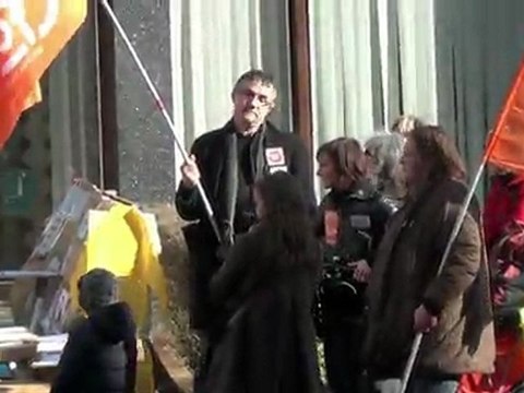 Manifestation devant l'inspection académique du Nord