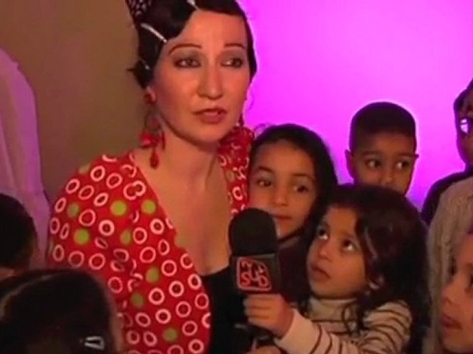 MAMZELLE FLAMENKA  FESTIVAL INTERNATIONAL FLAMENCO NIMES JANVIER 2012 DANS LES CLASSES MATERNELLES