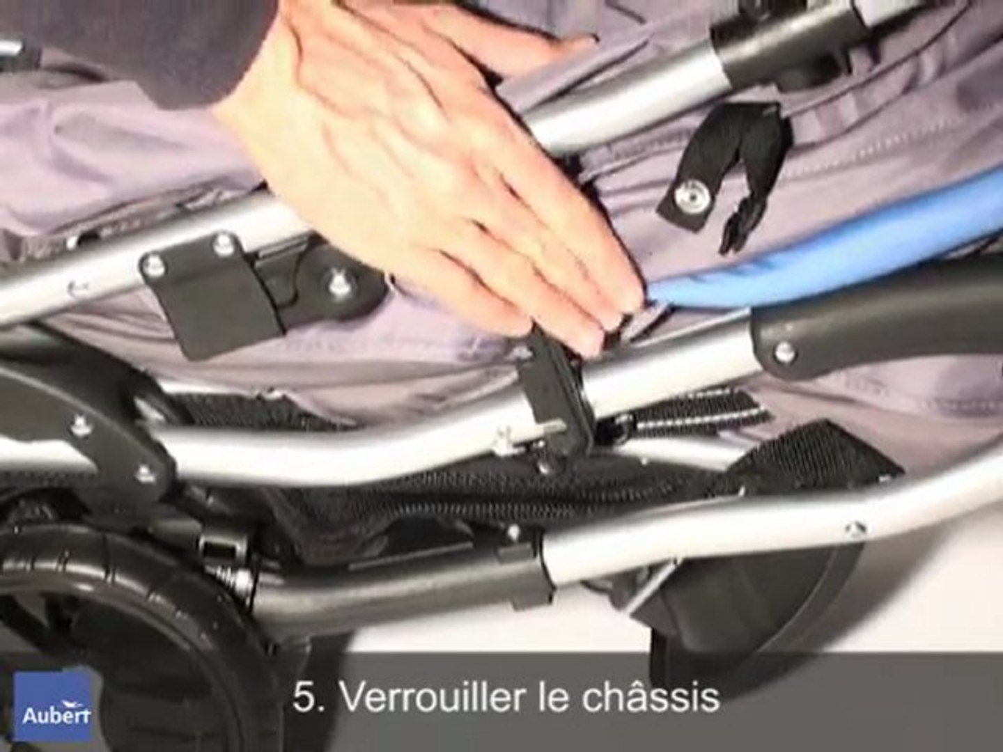 Poussette-Magazine : le dépliage de la poussette double Graco