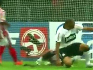 Adriano es clave en la victoria del Corinthians