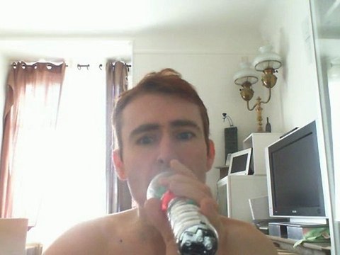 Wiwi égratigne price tag de Jessie J & B.O.B