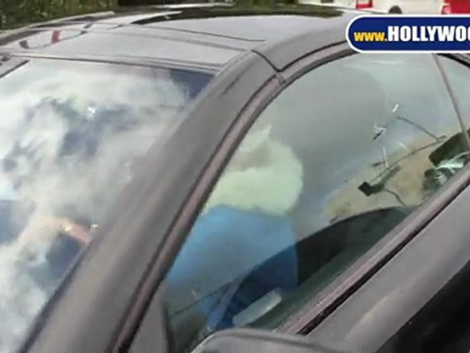 Oh My! Lindsay Lohan Wears Allegedly Stolen Necklace!