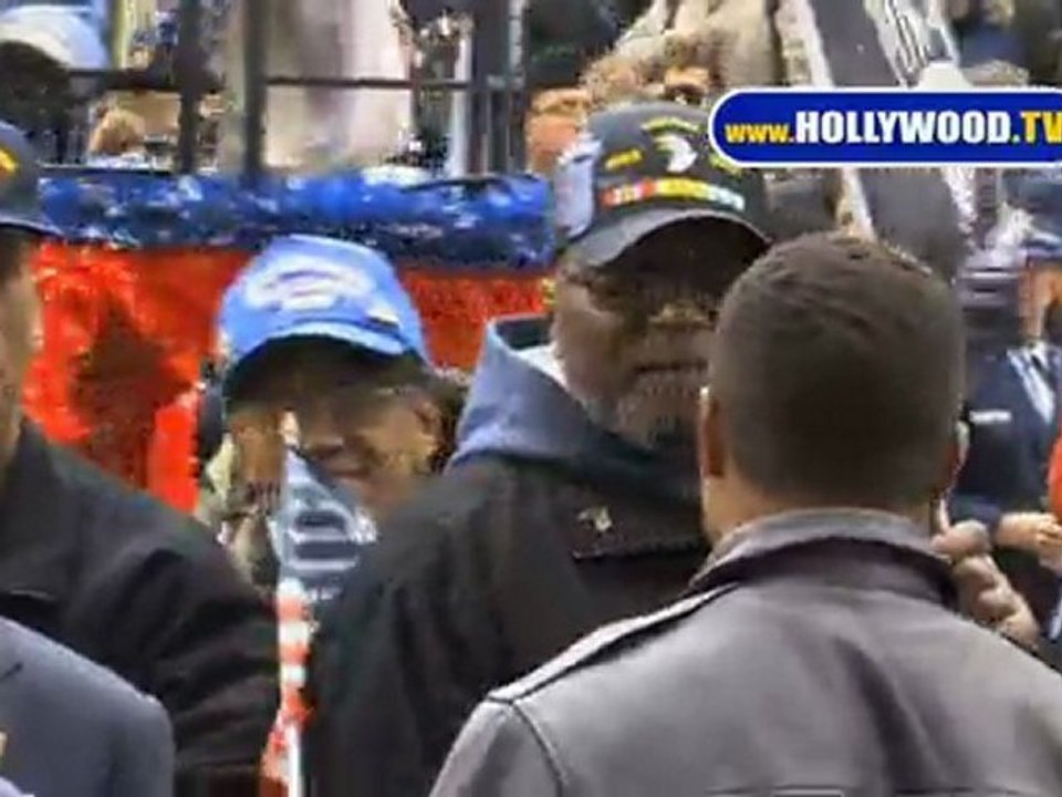 Cuba Gooding Participates in New York Veterans Parade