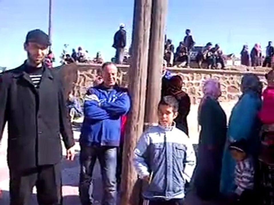 وقفة تضامنية مع الأستاذة المتهمة بتعنيف تلميذ بمرسة النصر بمريرت