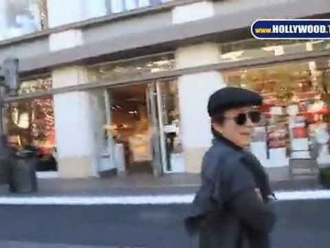 Patricia Heaton let's her husband do the talking