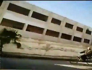 فري برس ريف دمشق  زملكا  الشبيحة يمسحون ما كتبه الأحرار 26 2 2012