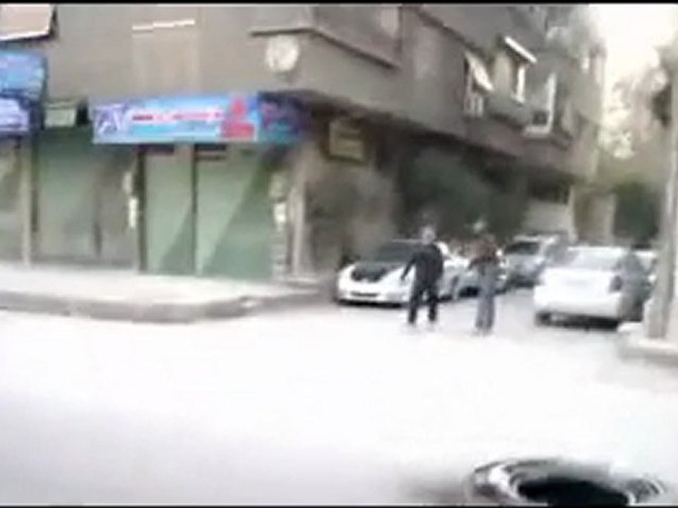 فري برس  ريف دمشق ببيلا قطع الطرقات رداً على الدستور 26 2 2012 ج1