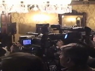 Correa perdona la pena a los condenados en su litigio contra el diario El Universo