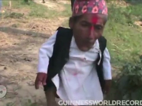 Avec ses 54,6 cm, il devient l'homme le plus petit du monde