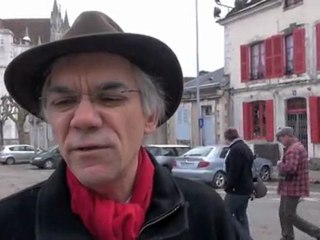 Que faire de la place de la cathédrale à Auxerre ?