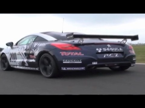 A bord de la Peugeot RCZ engagée aux 24h du Nürburgring