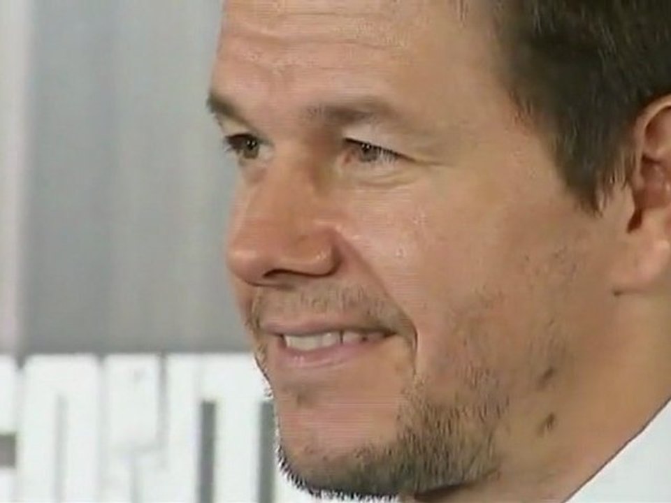 Wahlberg promotes "Contraband" in Madrid