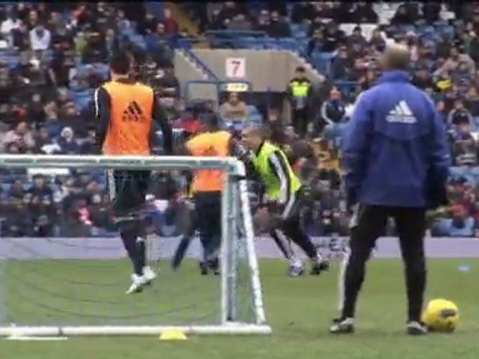 Villas-Boas worried about Chelsea future