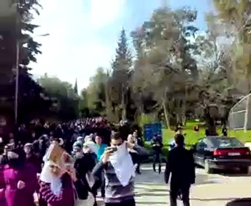 فري برس   مظاهره بجامعة كلية العلوم حلب 28 2 2012 جـ2