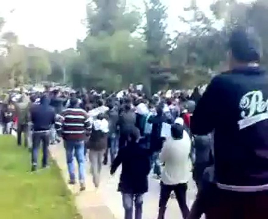 فري برس   مظاهره بجامعة كلية العلوم حلب 28 2 2012 جـ1