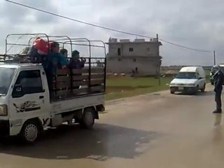 فري برس   ريف حلب نزوح أهالي اعزاز 28 2 2012 ج2