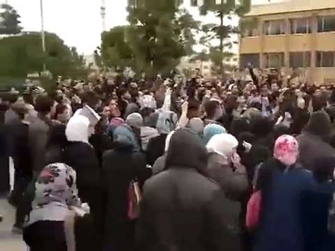 فري برس حلب مظاهرة كلية الهندسة المدنية 27 2 2012 ج2