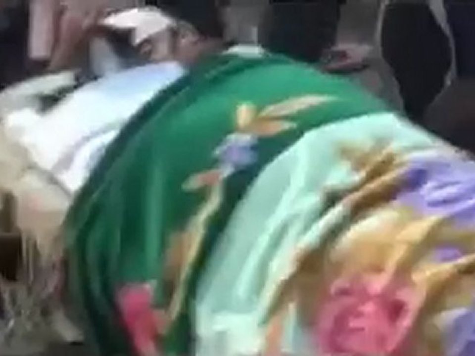 فري برس   حمص تلبيسة صلاة الجنازة على الشهيد  محمد خير ميزنازي 25 2 2012