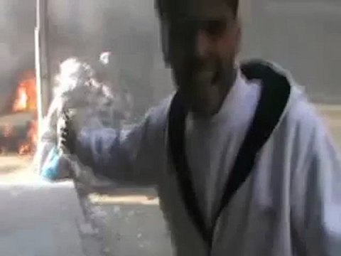 فري برس حمص باب السباع اطلاق قذائف ار بي جي من حاجز الفارابي على والمنازل وسيارة تحترق شاهد بعينك ايها العالم وتعرض ابو جعفر والمصور للخطر