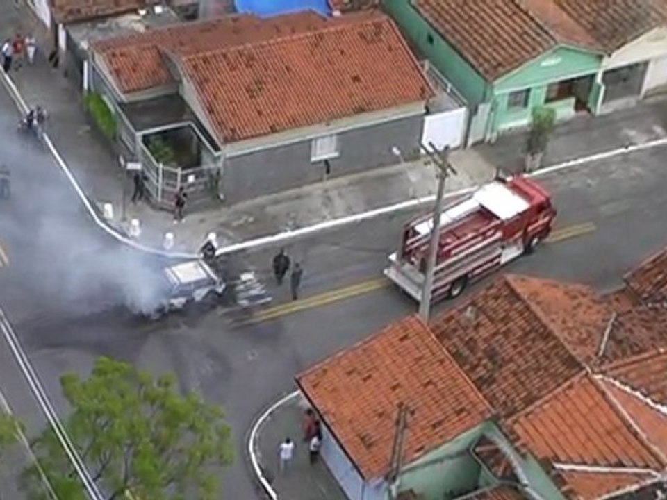 Fogos, Tempestades e um Carro Fumegante
