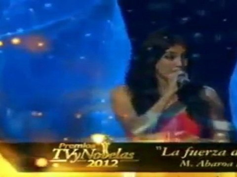 Sandra Echeverria canta La Fuerza del Destino en los Premios TVyNovelas 2012