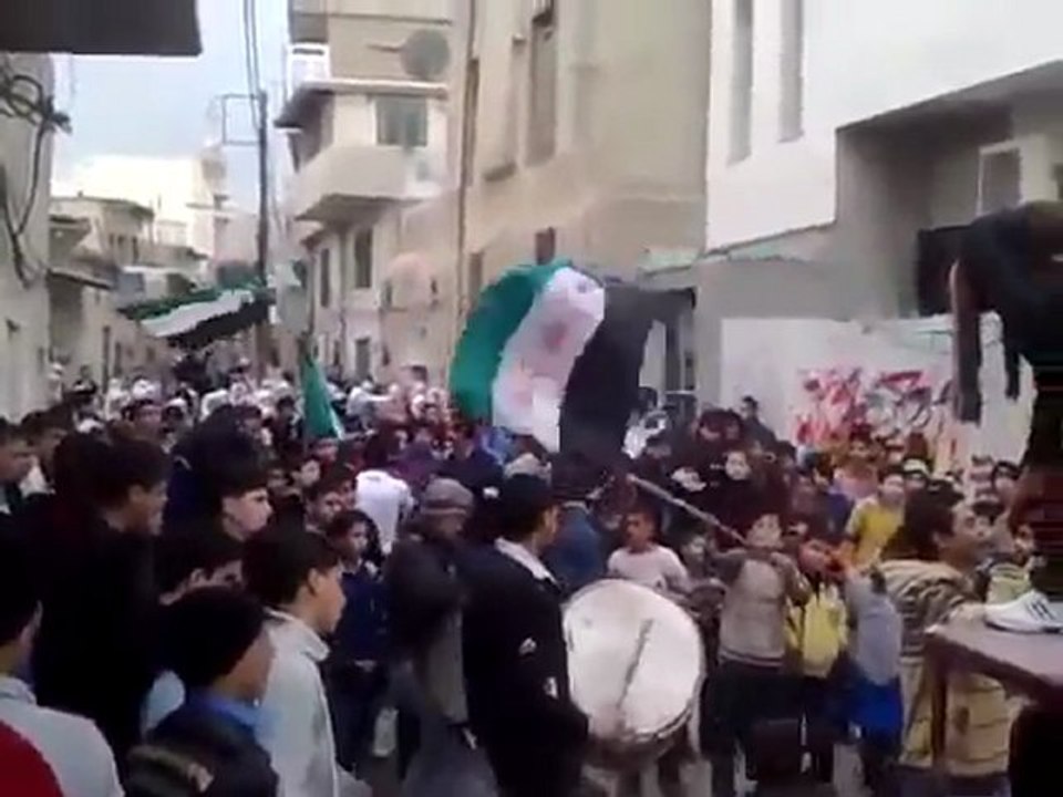 فري برس دمشق برزة البلد مظاهرة طلابية 28 2 2012 ج2