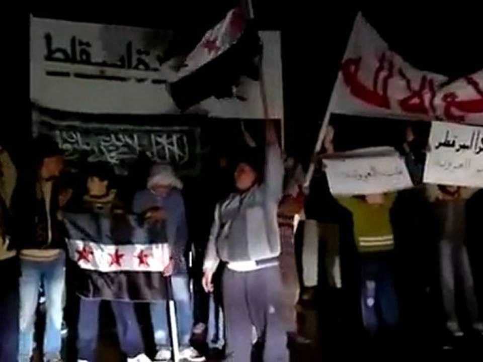 فري برس  ادلب بلدة اسقاط مظاهرة ليلية نصره لحمص والمدن السوريه 28 2 2012