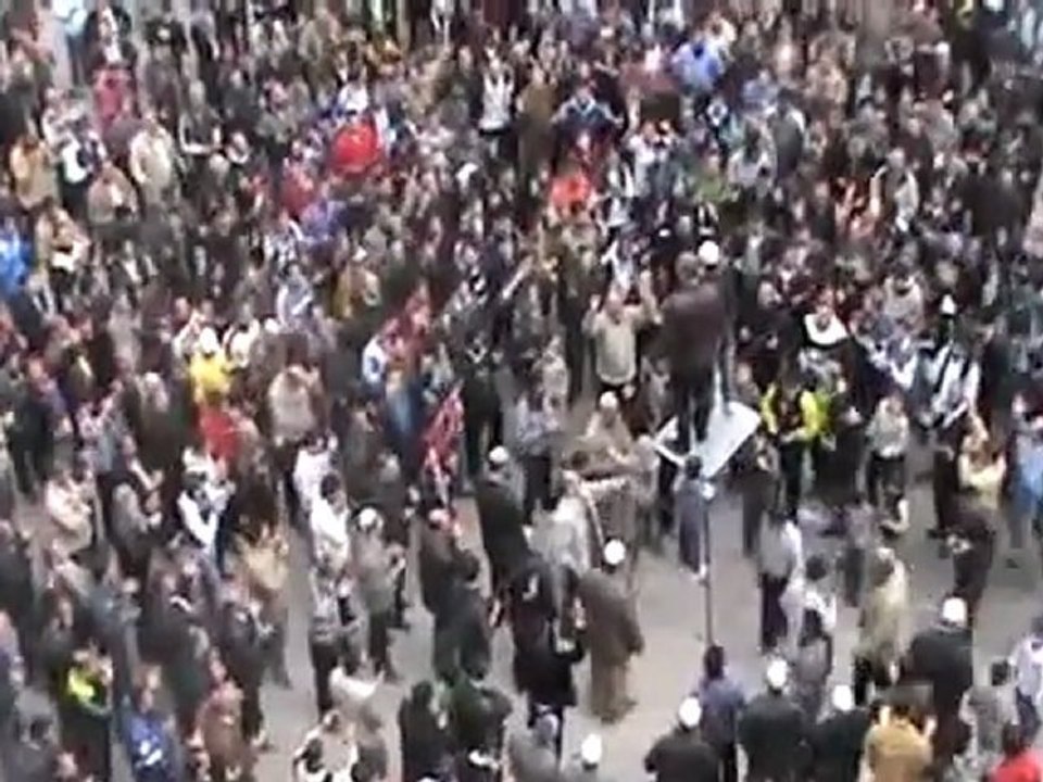 فري برس حمص حي الخالدية  تشييع عائلة كاملة من  ال الدرويش وشهيد من بابا عمرو استشهدو على يد قوى الأمن والشبيحة 28 2 2012