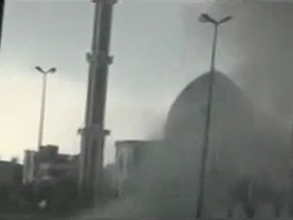 فري برس حمص بابا عمرو احد المنازل يتعرض الى عدة صورايخ 28 2 2012 ج4