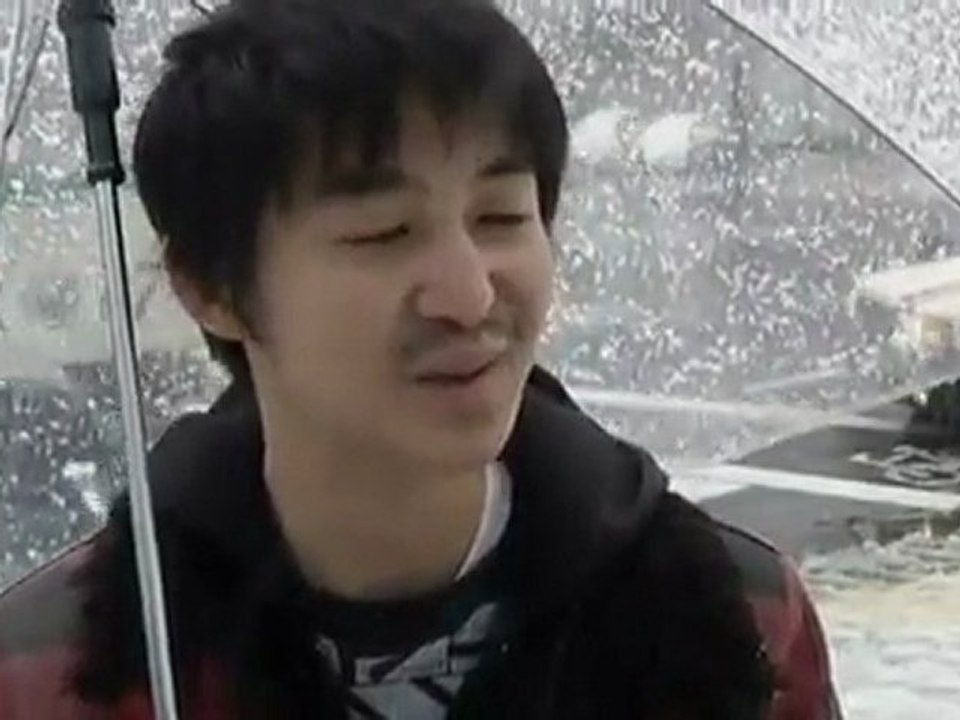Late snow disrupts Tokyo