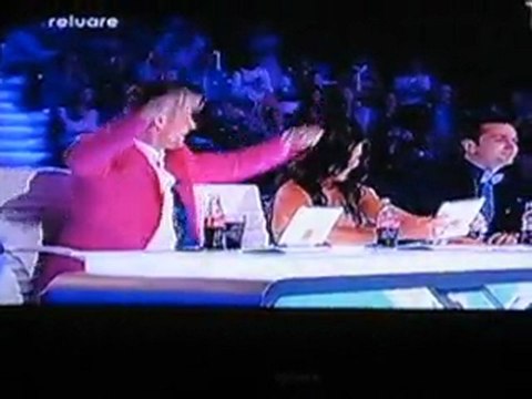 Paula Seling citeste poezia HAI T&L